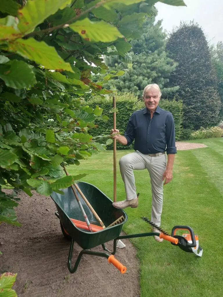 Luc in de tuin